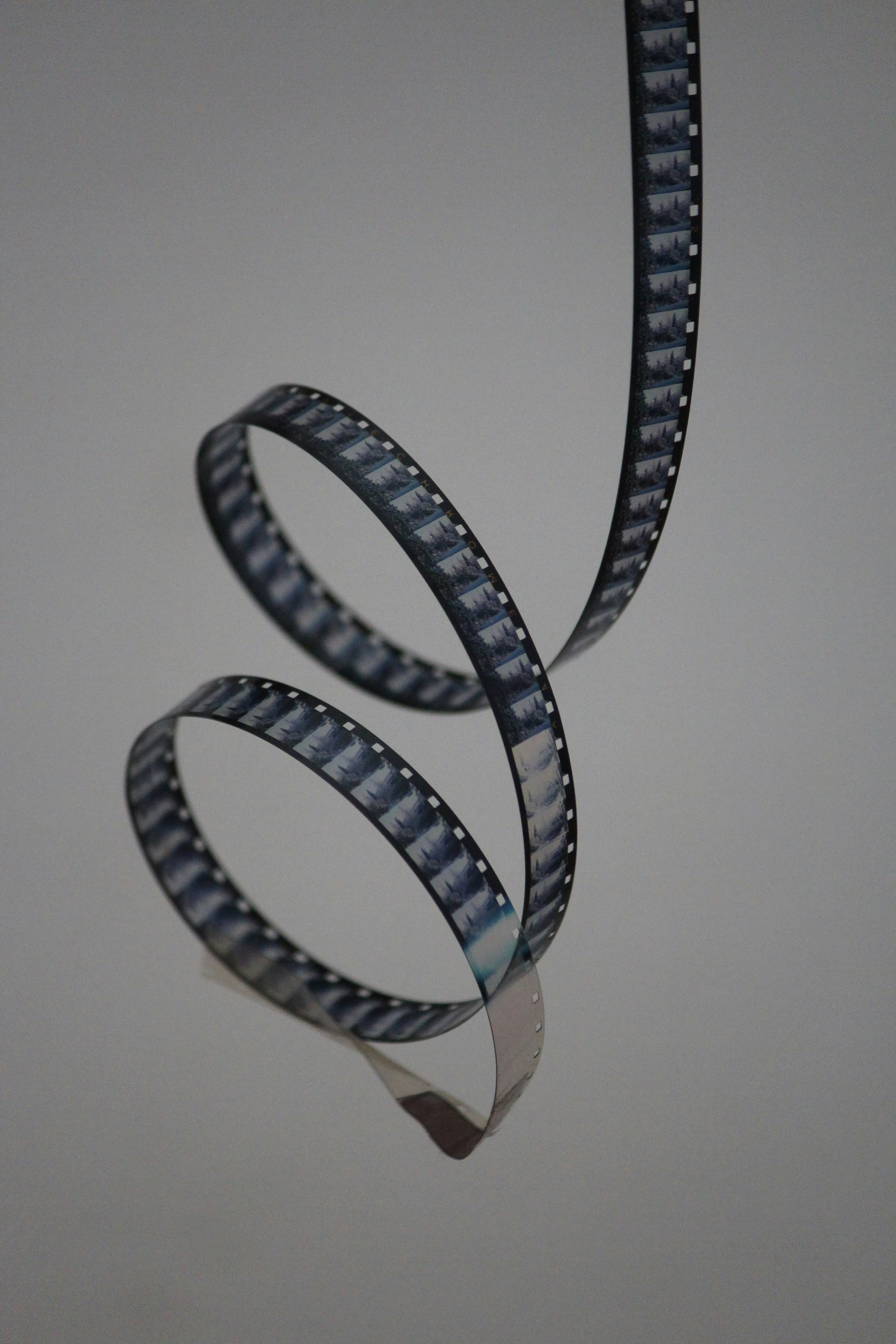 8mm filmový pás pripravený na digitalizáciu